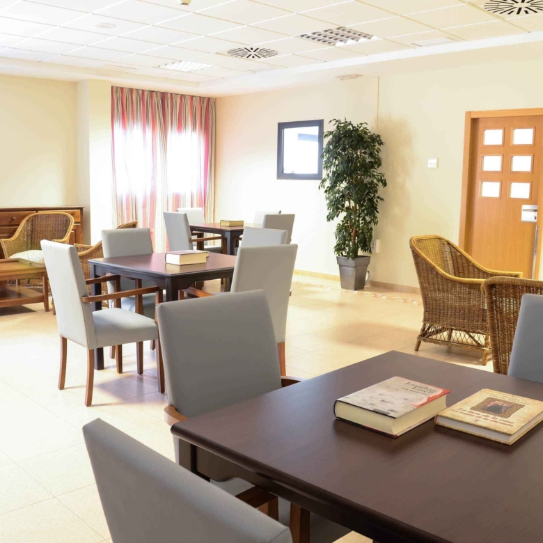 Caser Residencial Santo Ángel sala de estar