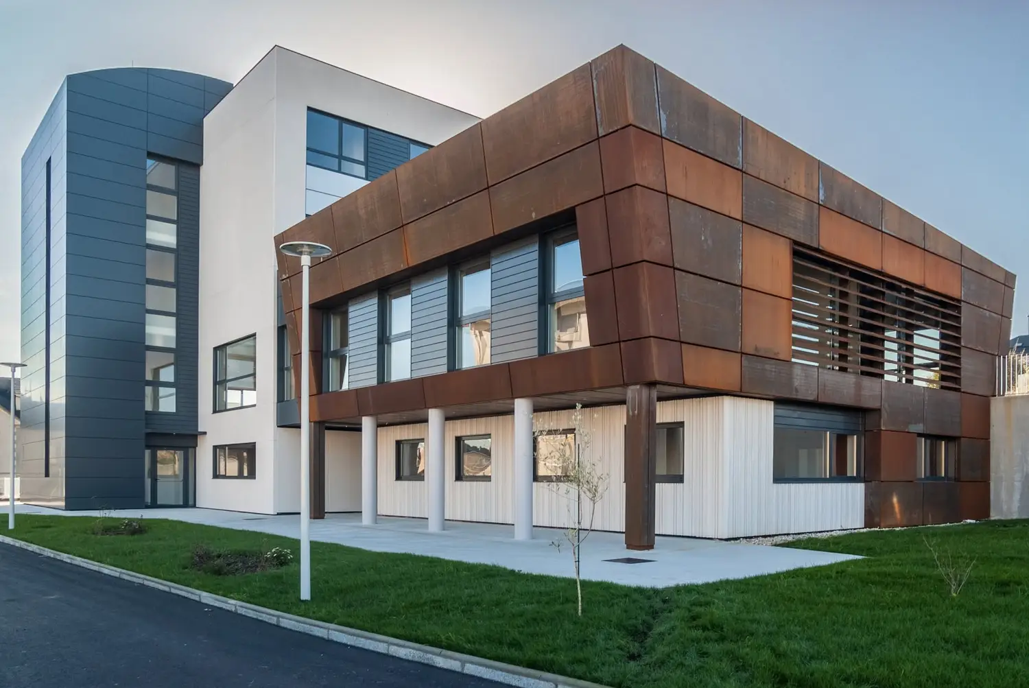 Residencia y Centro de Día de Foz – Grupo IDEA Fachada Residencia y Centro de Día de Foz - Grupo IDEA Fachada