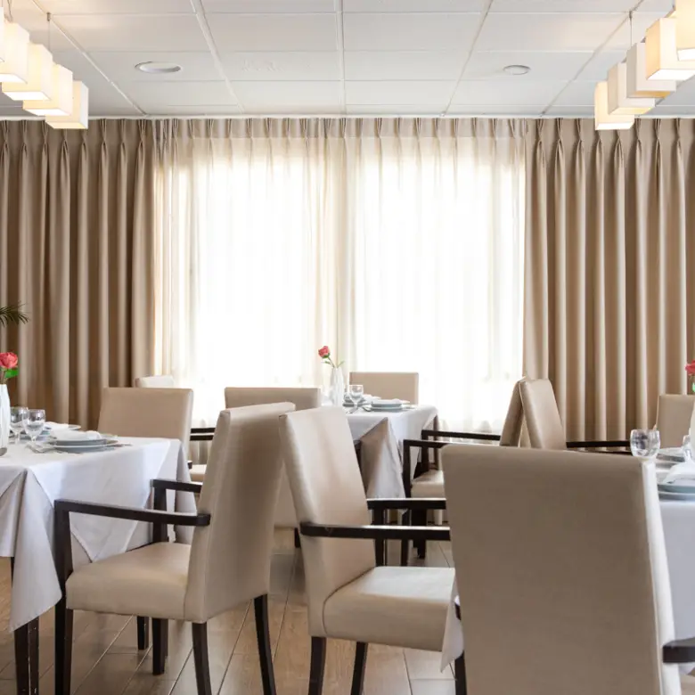 caser-residencial-arturo-soria-comedor-residencia-de-mayores