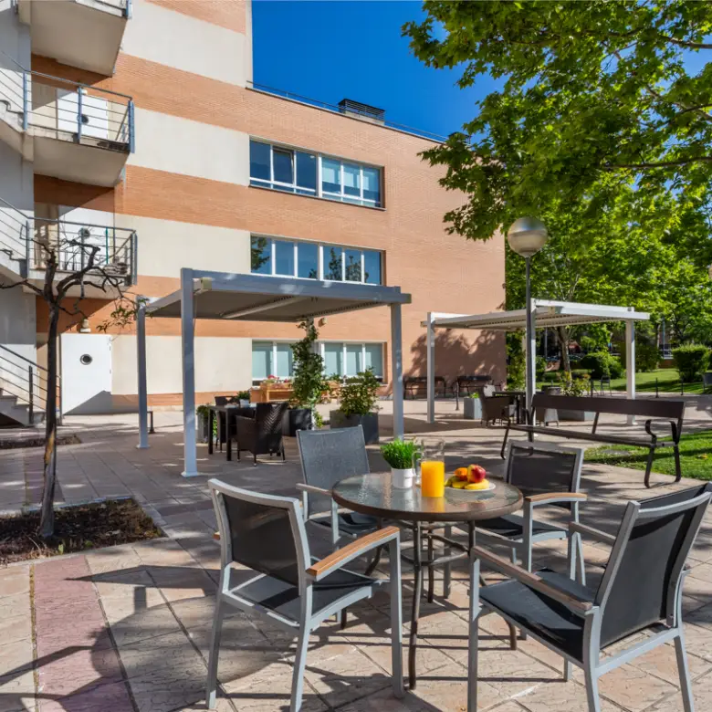 caser-residencial-arturo-soria-exterior-residencia-de-mayores