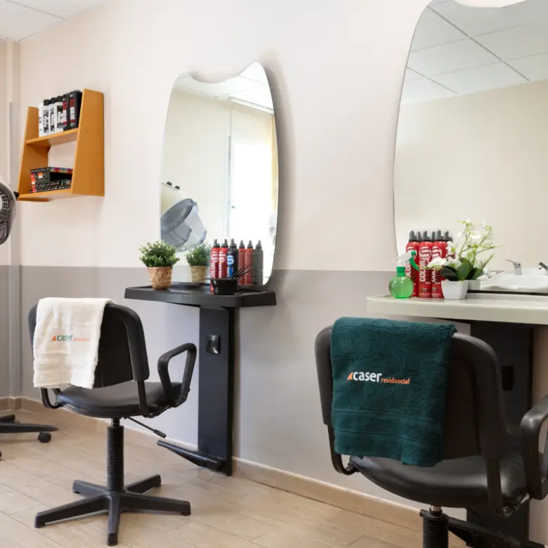 caser-residencial-arturo-soria-peluqueria-residencia-de-mayores
