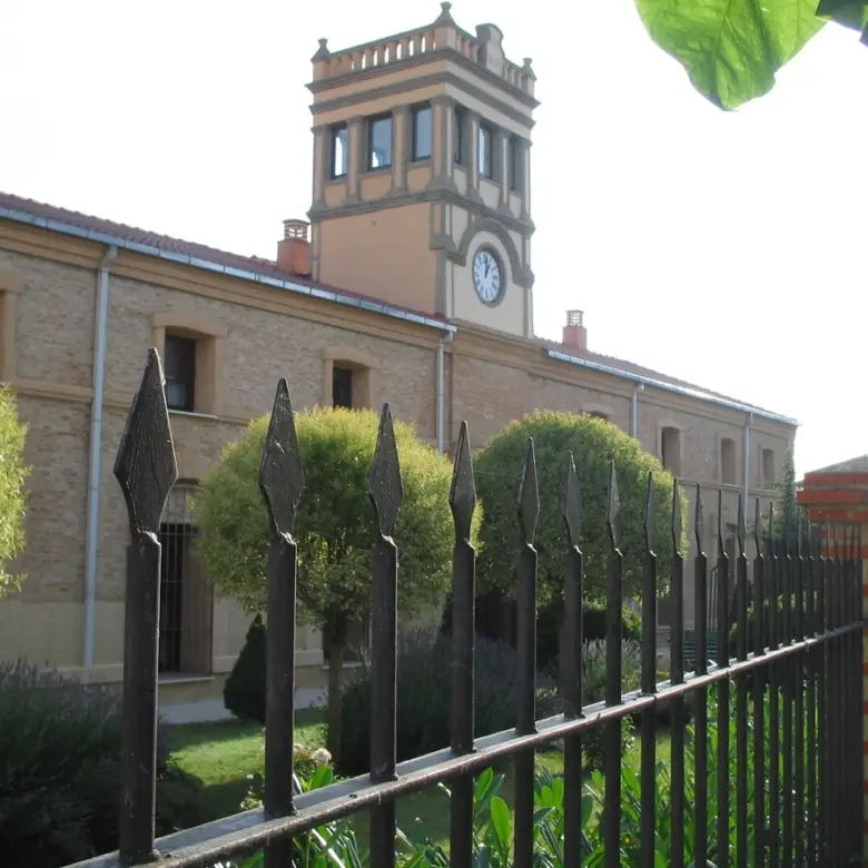 caser-residencial-zamora-fachada-residencia-de-mayores