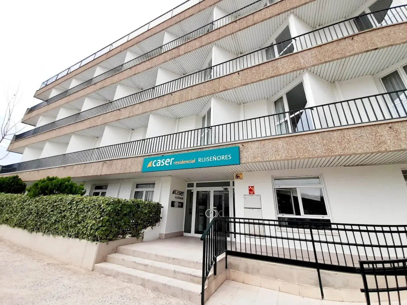 caser-residencial-zaragoza-fachada