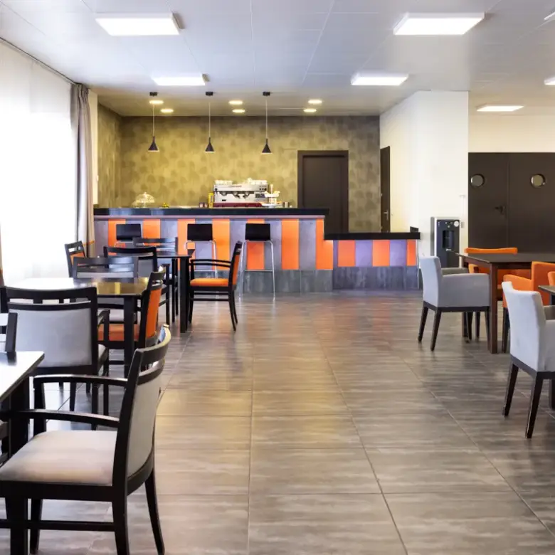 domusvi-arroyo-bar-residencia-de-mayores