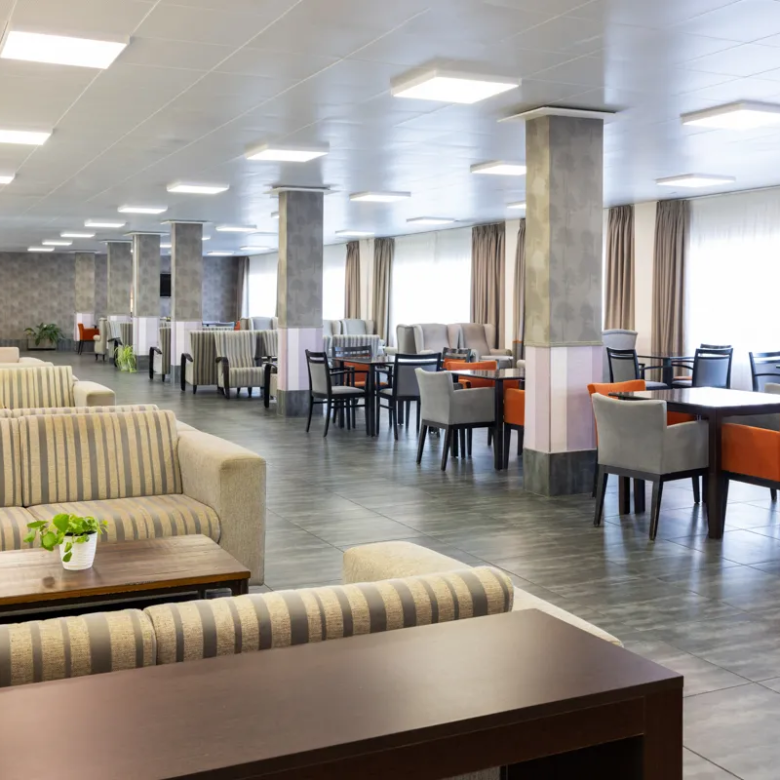 domusvi-arroyo-comedor-residencia-de-mayores