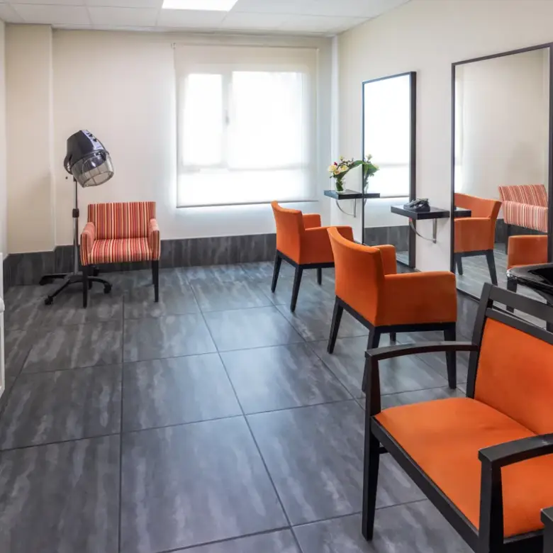 domusvi-arroyo-peluqueria-residencia-de-mayores