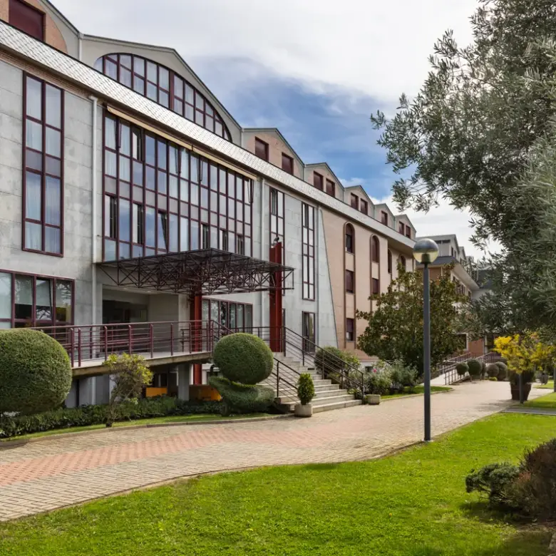 domusvi-nuestra-senora-del-camino-fachada-residencia-de-mayores