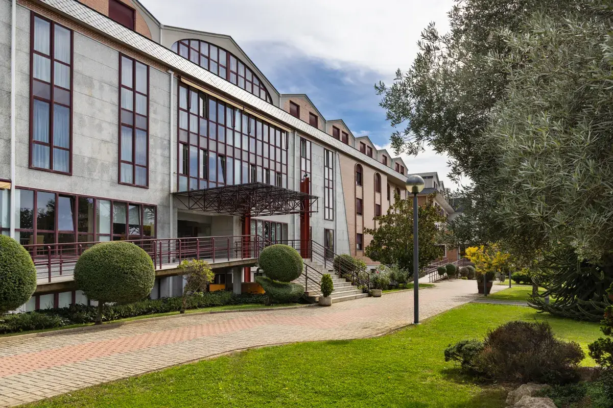 domusvi-nuestra-senora-del-camino-fachada-residencia-de-mayores