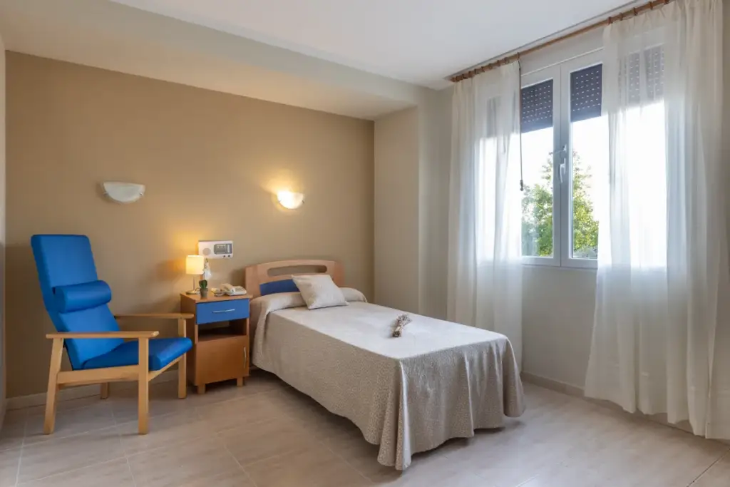 domusvi-nuestra-senora-del-camino-habitacion-individual-residencia-de-mayores