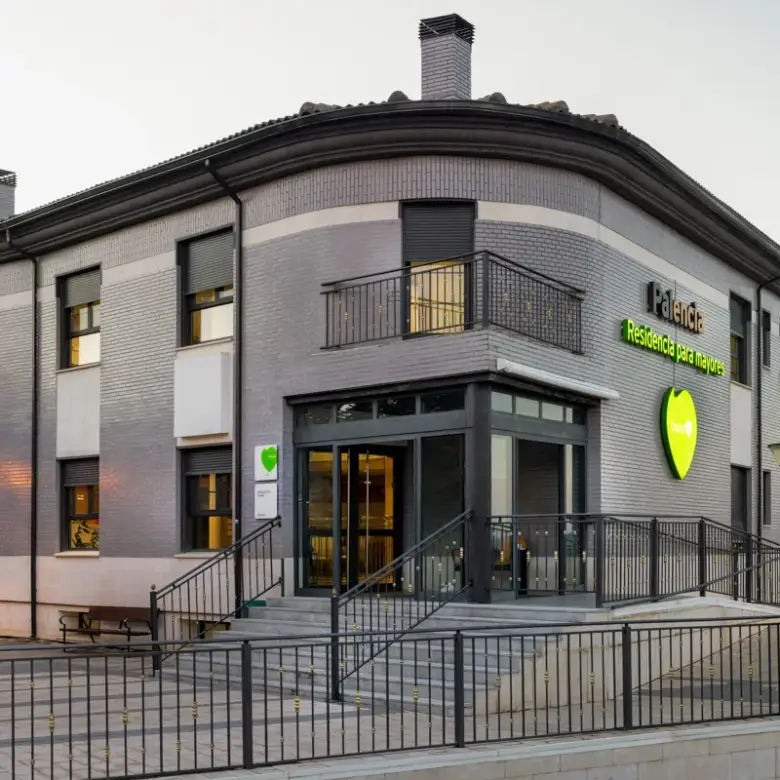 domusvi-palencia-fachada-residencia-de-mayores