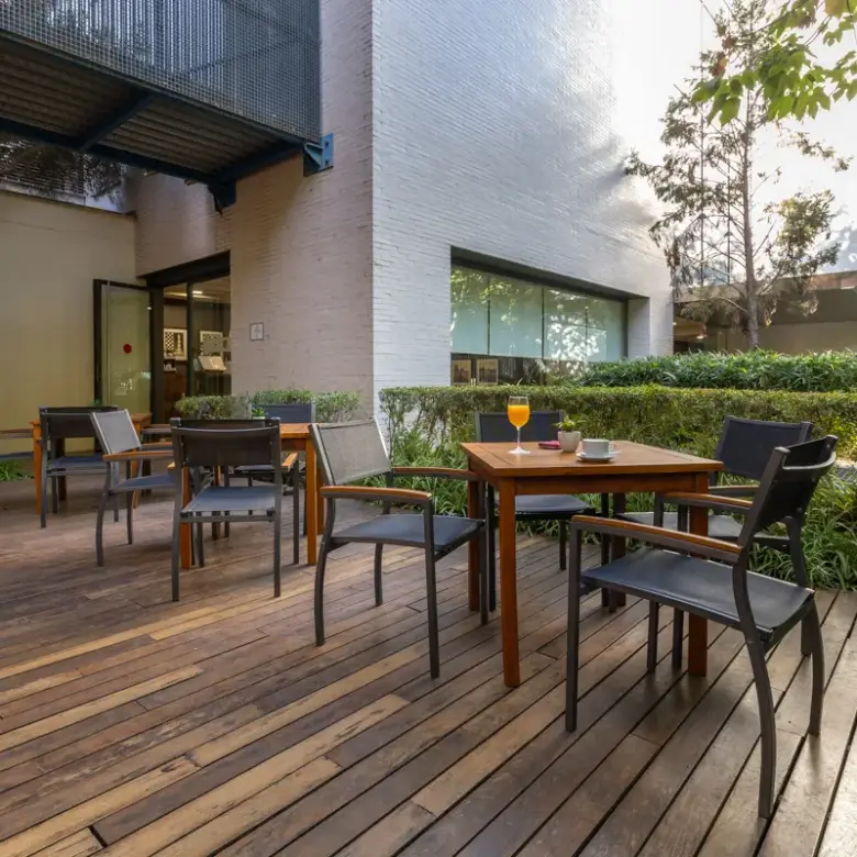 domusvi-santa-justa-terraza-residencia-de-mayores