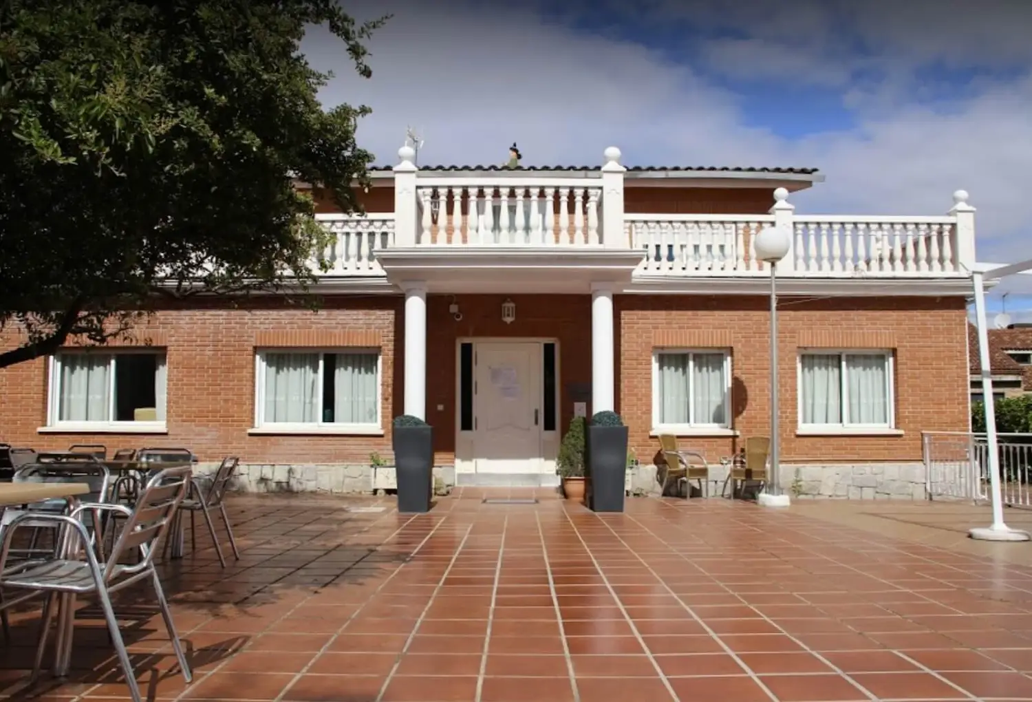 residencia-alarcon-fachada-residencia-de-mayores