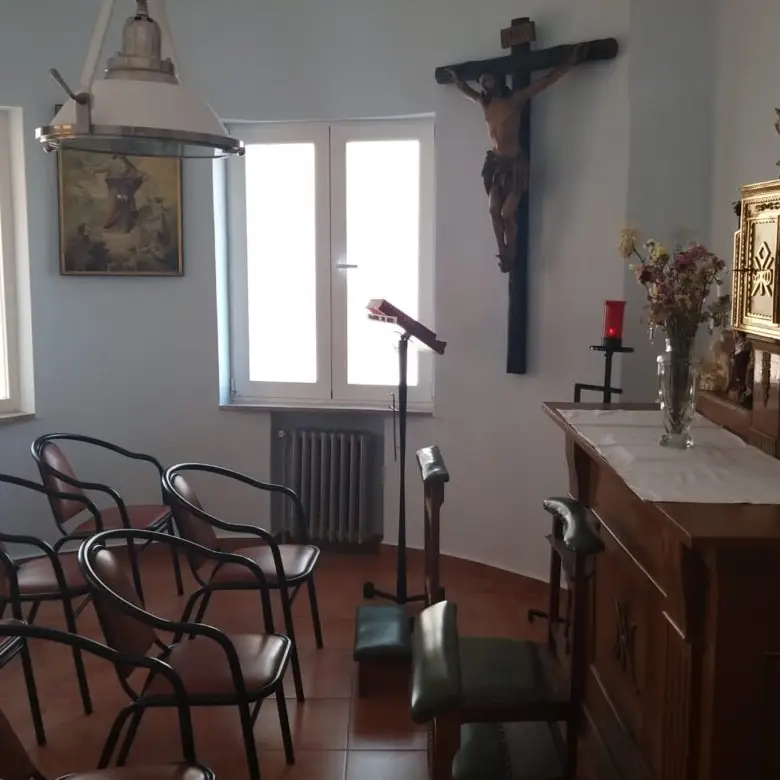 residencia-geriatrica-los-alamos-capilla