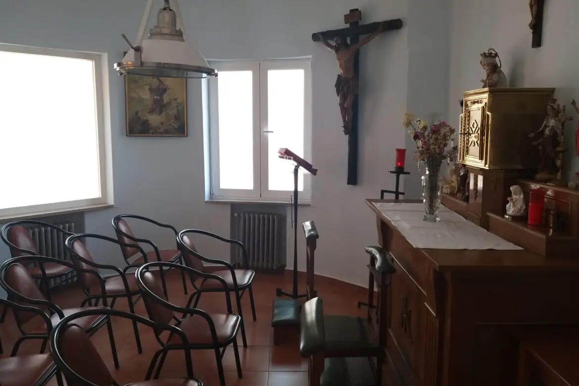 residencia-geriatrica-los-alamos-capilla