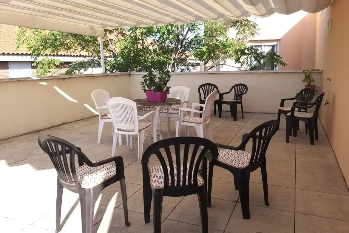 residencia-geriatrica-los-alamos-terraza