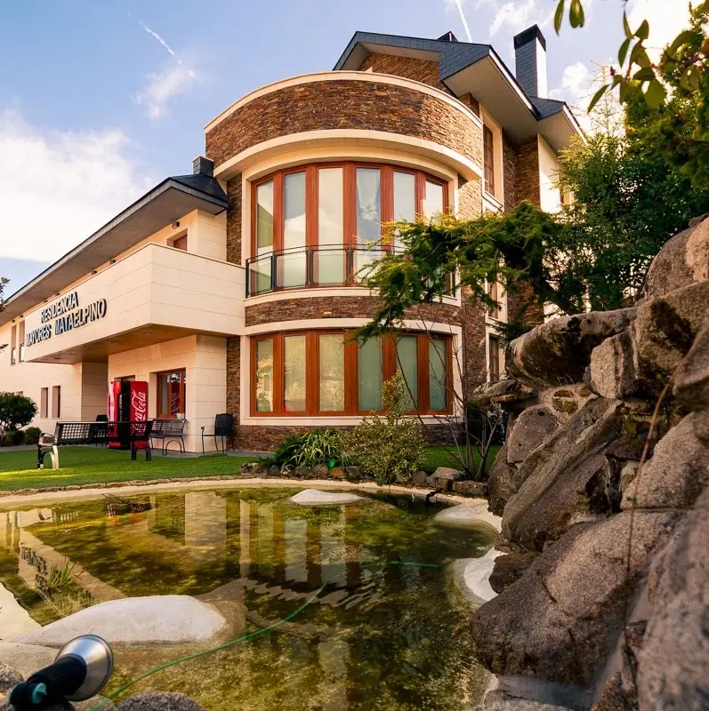 residencia-mayores-mataelpino-fachada