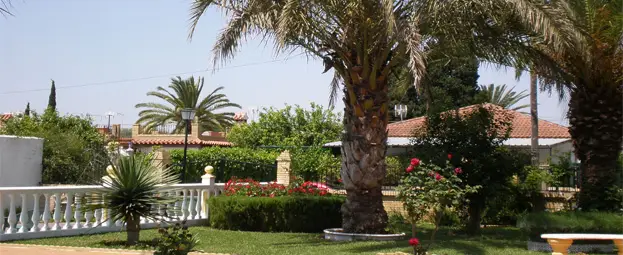 residencia-santa-angela-fachada-mayores-sevilla