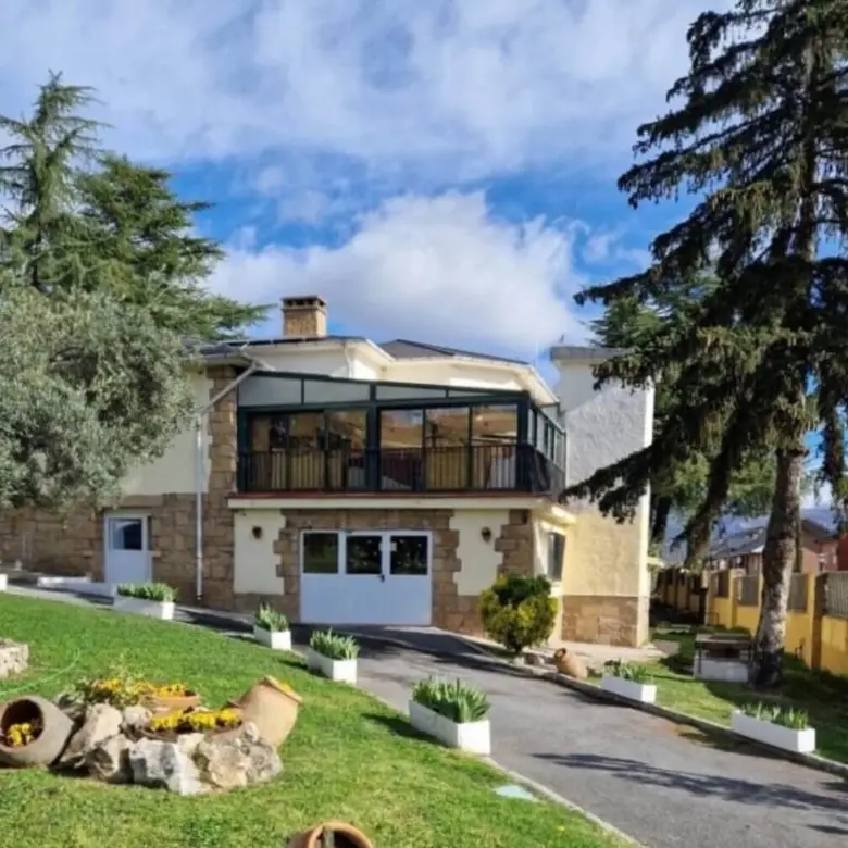 residencia-virgen-de-la-caridad-del-cobre-fachada-residencia-de-mayores