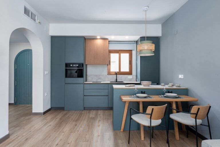 evoca-living-luxury-senior-resort-exterior-cocina