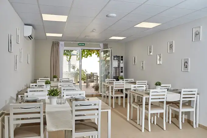 residencia-grupo-5-canillejas-comedor