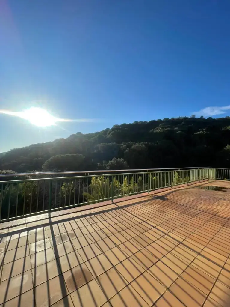 residencia-alella-mar-habitacion-terraza