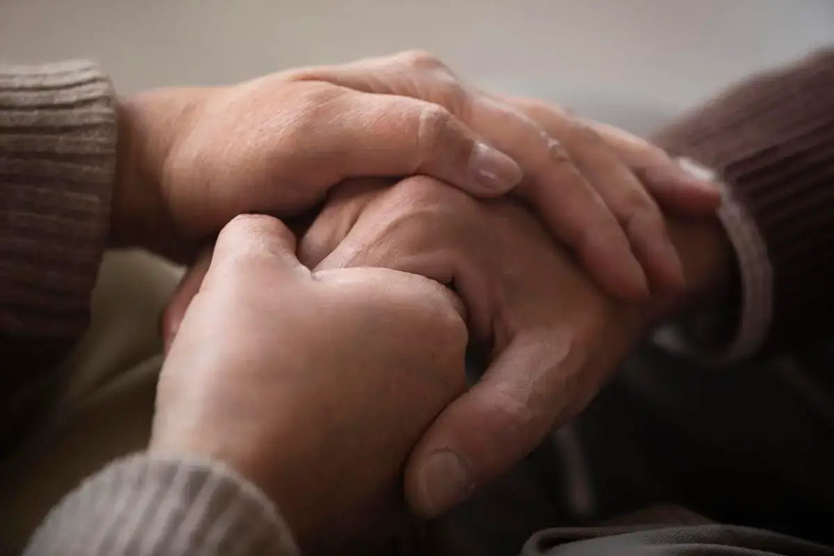 Duelo y Pérdida Cómo Apoyar Emocionalmente a un Mayor