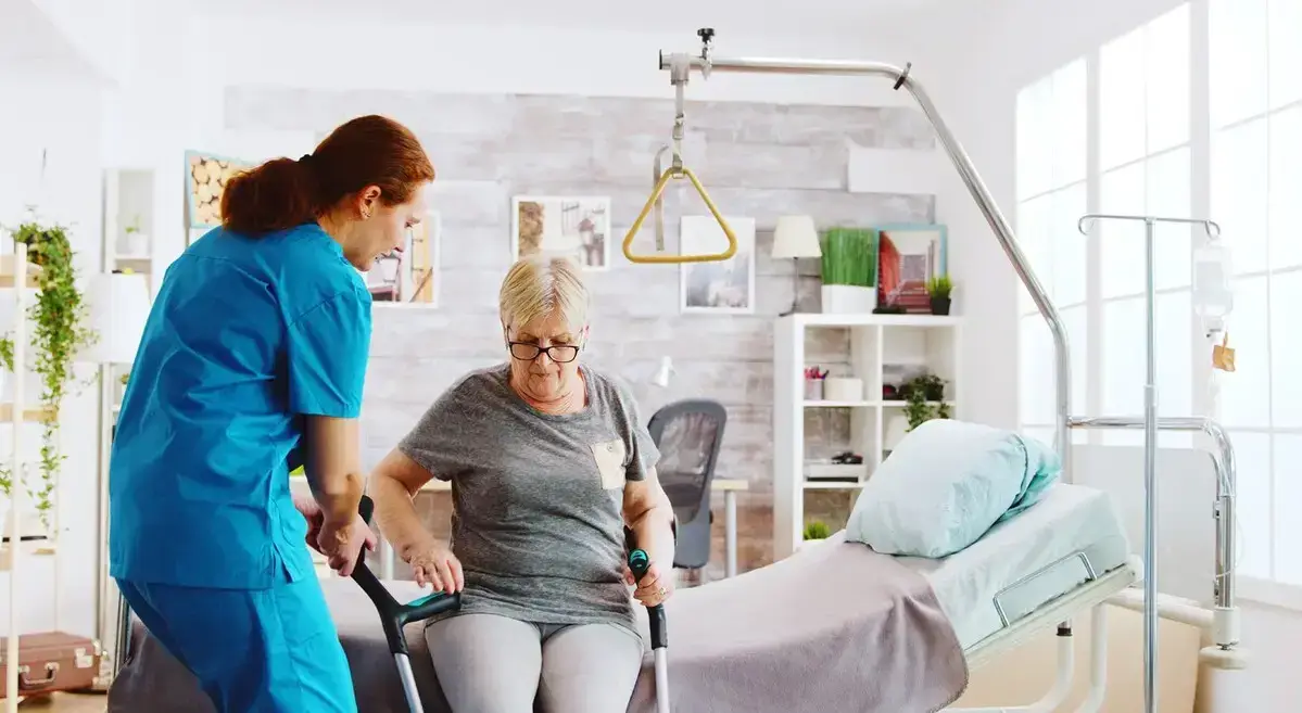 Cuidados Postoperatorios en Mayores cómo la atención domiciliaria puede marcar la diferencia
