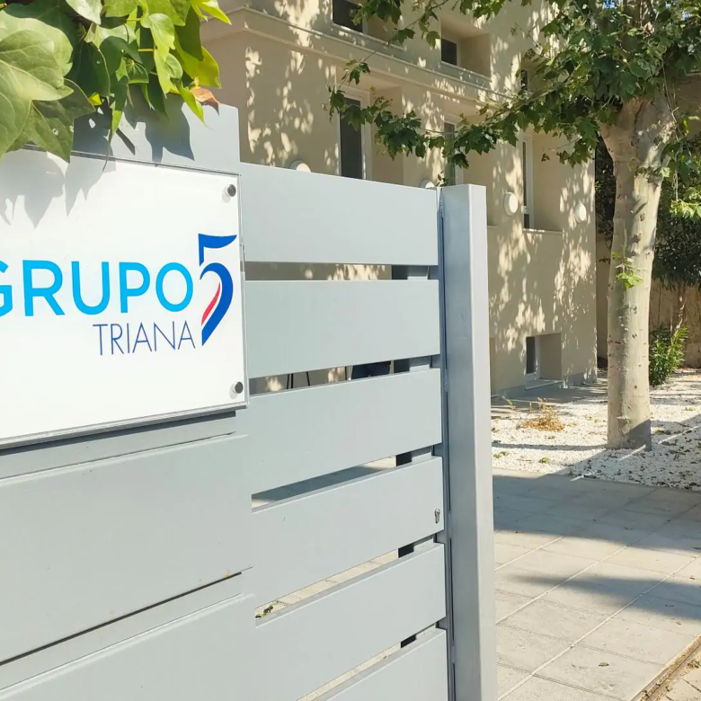 residencia-grupo-5-triana-fachada