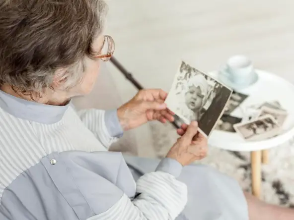 Narrativas de Vida e Identidad en el Envejecimiento