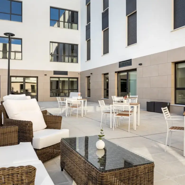 domusvi-bormujos-exterior-residencia-de-mayores