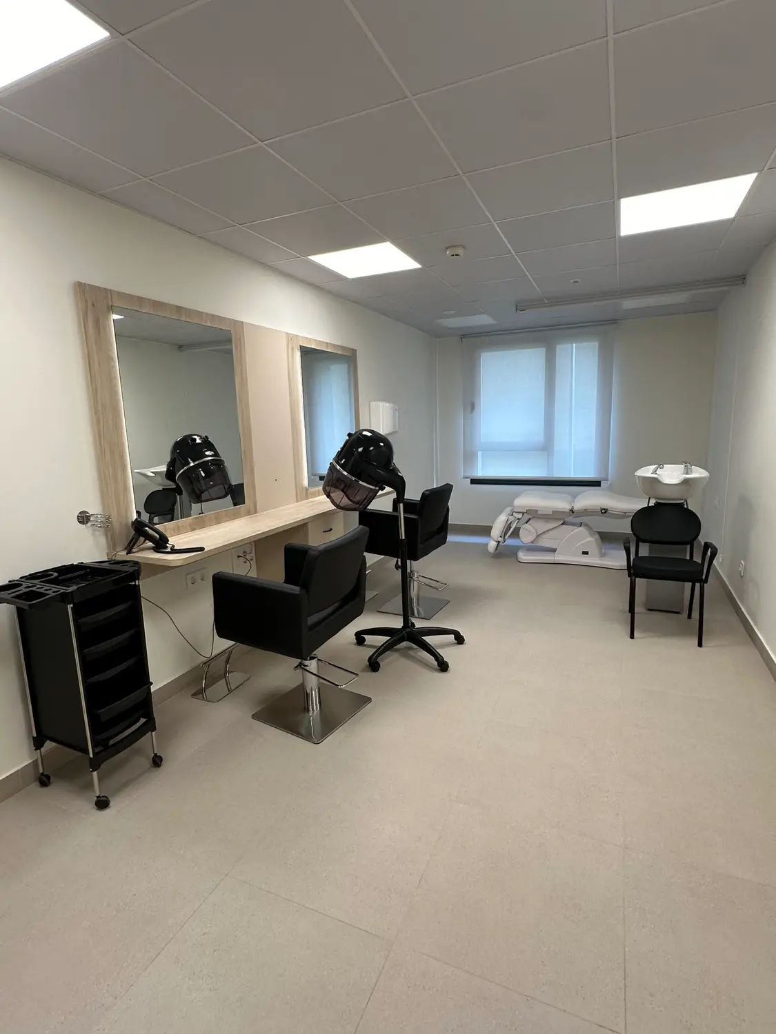 Neurocare Home Zamora Fachada Peluquería - Podólogo