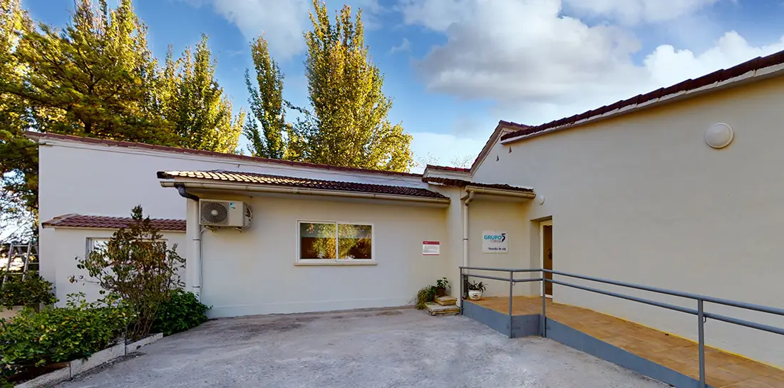 RESIDENCIA GRUPO 5 COBEÑA fachada