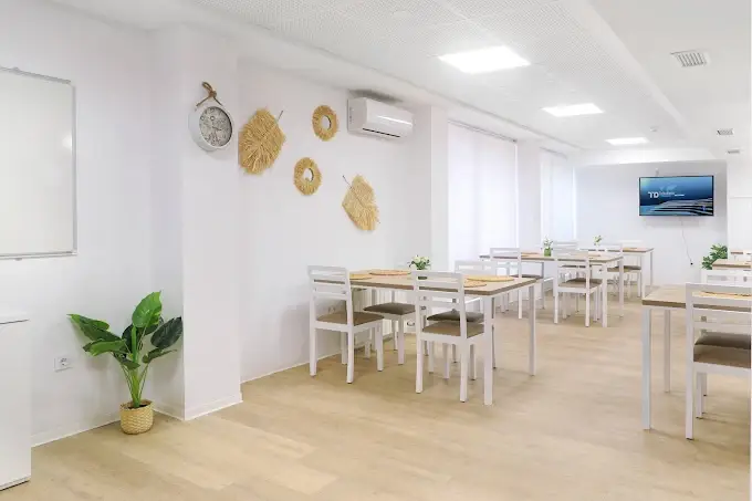 Residencia Grupo 5 Avenida da América comedor