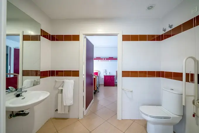 mimara mombeltran residencia de mayores wc